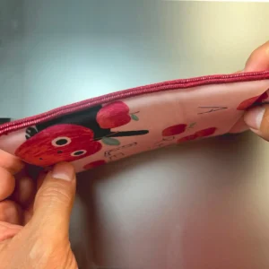 Estuche para lentes de microfibra y esponja lateral