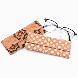 Estuches plegables de lentes en uso
